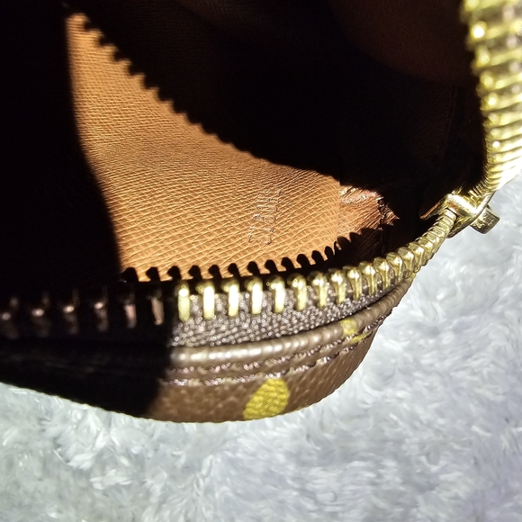 Authentic Louis Vuitton Pochette Marly Dragon 22 Mng - Picture 9 of 12